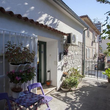Apartment Welcome Split Exterior photo