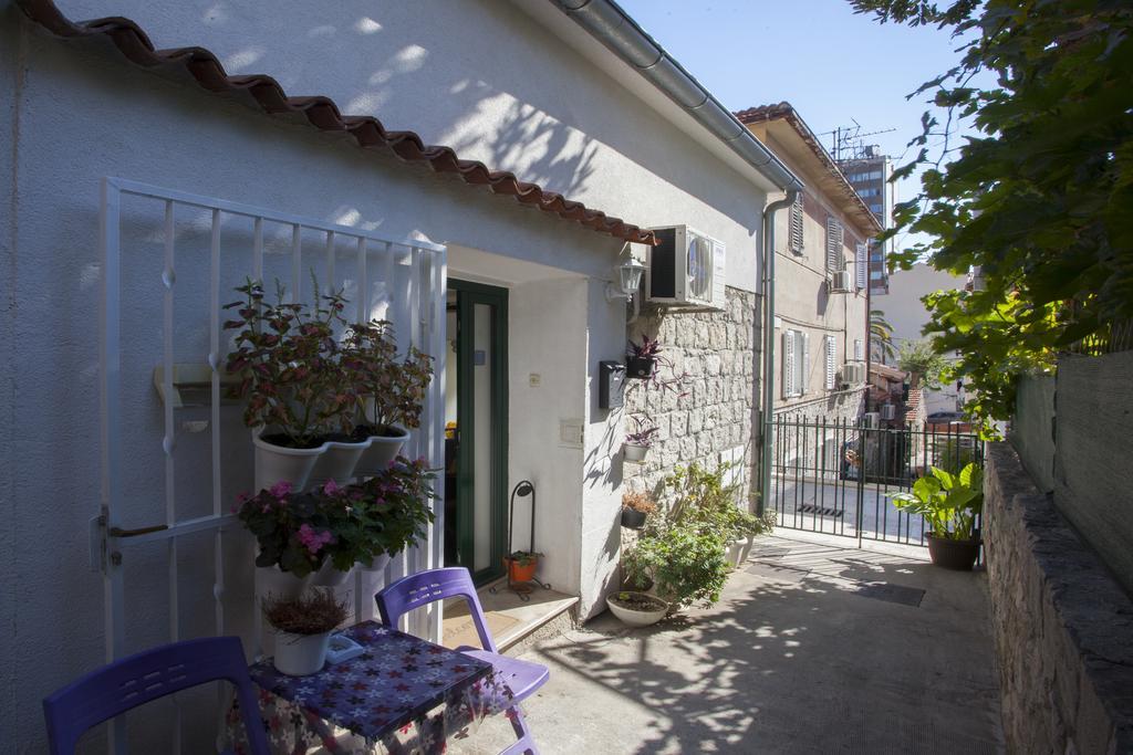 Apartment Welcome Split Exterior photo