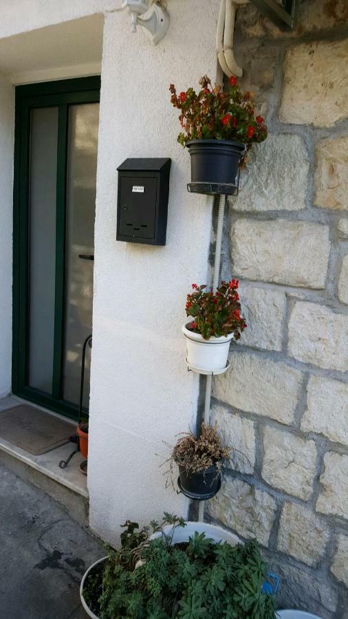 Apartment Welcome Split Exterior photo