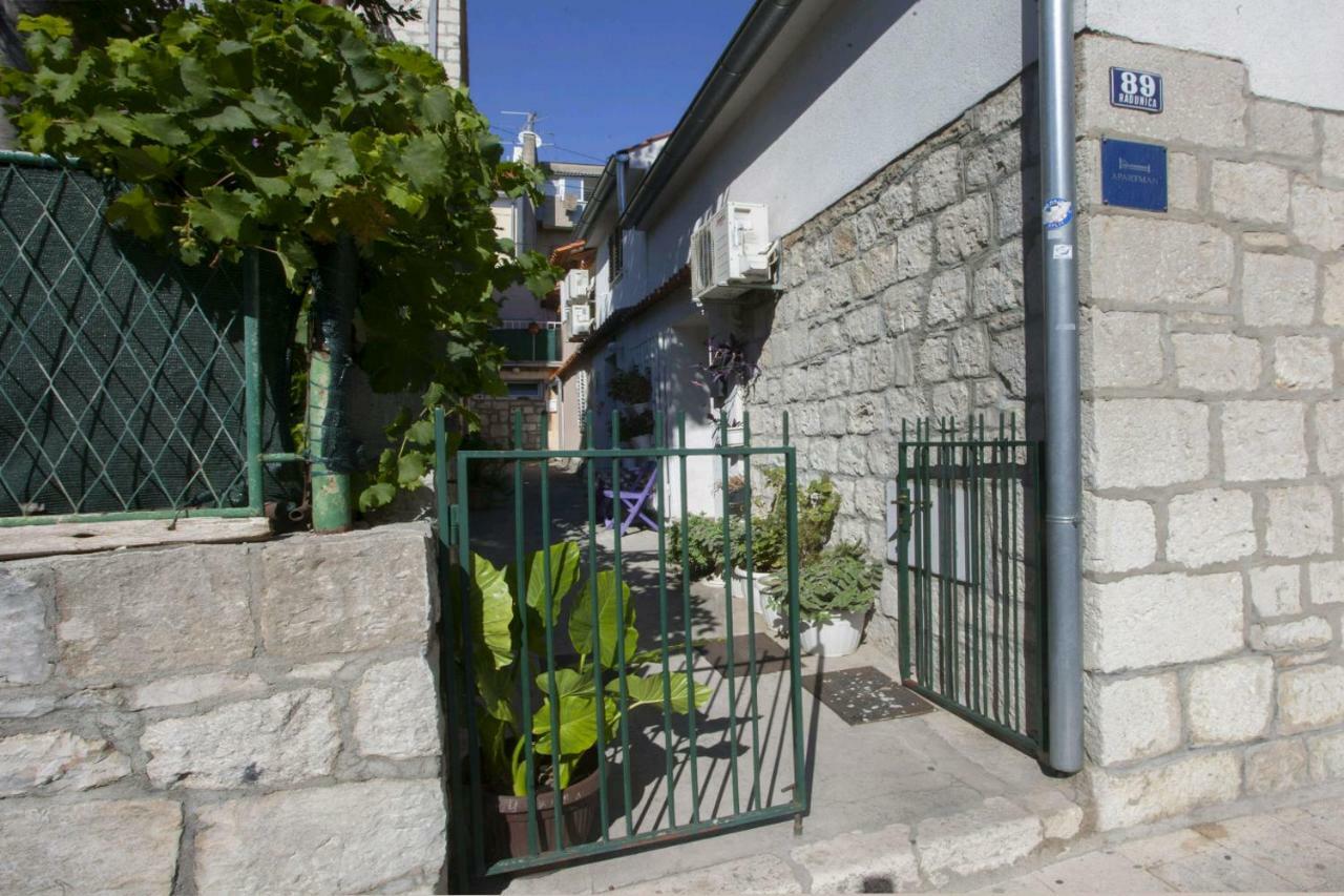Apartment Welcome Split Exterior photo